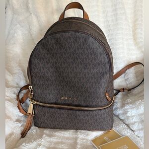 🤎Michael Kors Rhea Medium Slim Backpack - Signature Brown & Acorn